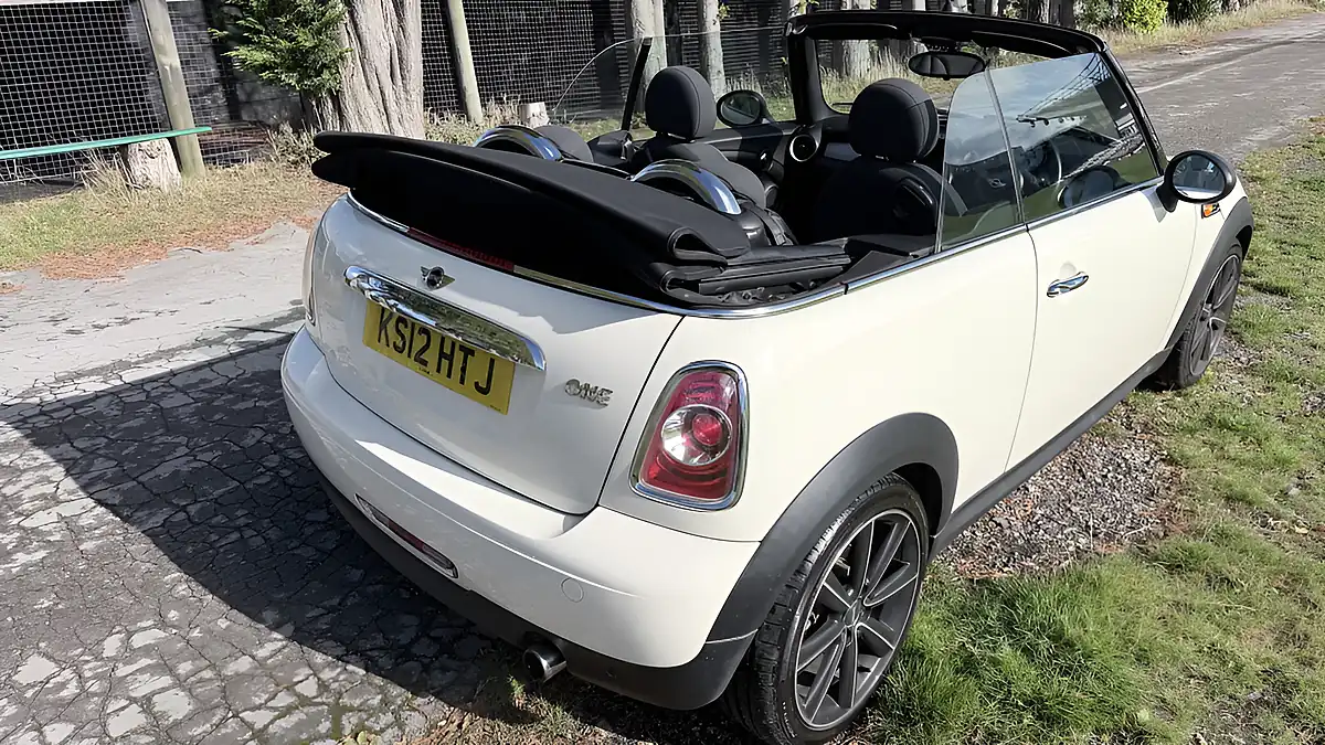 Used 2012 MINI Convertible One White - Interior and Exterior details 5