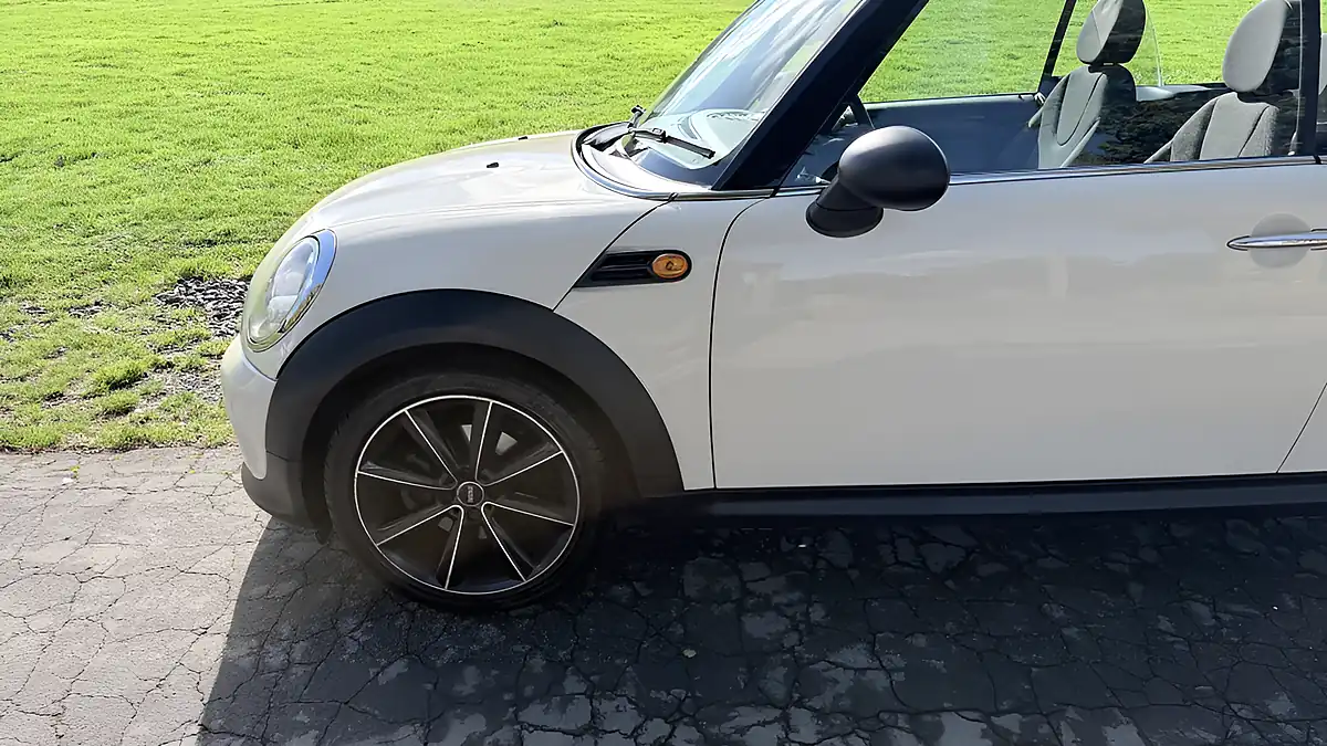 Used 2012 MINI Convertible One White - Interior and Exterior details 7