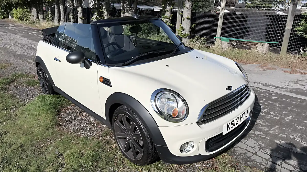 Used 2012 MINI Convertible One White - Interior and Exterior details 8