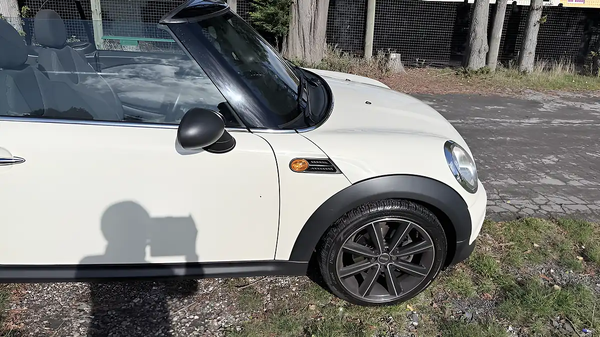 Used 2012 MINI Convertible One White - Interior and Exterior details 9