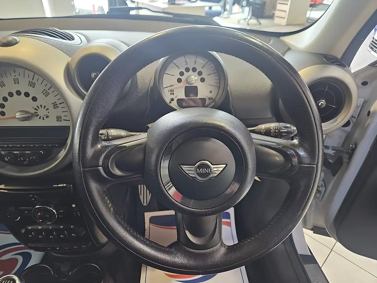 Used 2012 MINI Countryman ALL4 White - Interior and Exterior details 10
