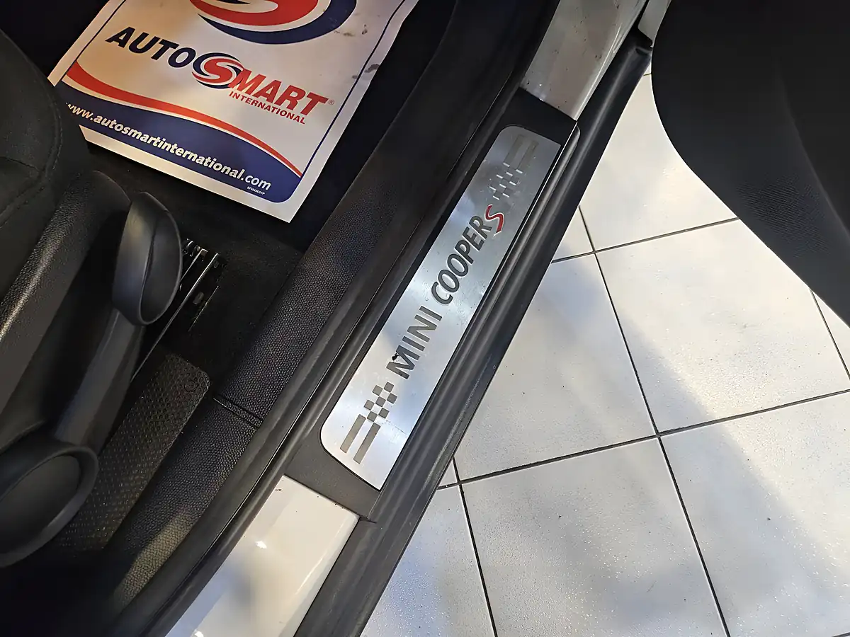 Used 2012 MINI Countryman ALL4 White - Interior and Exterior details 15