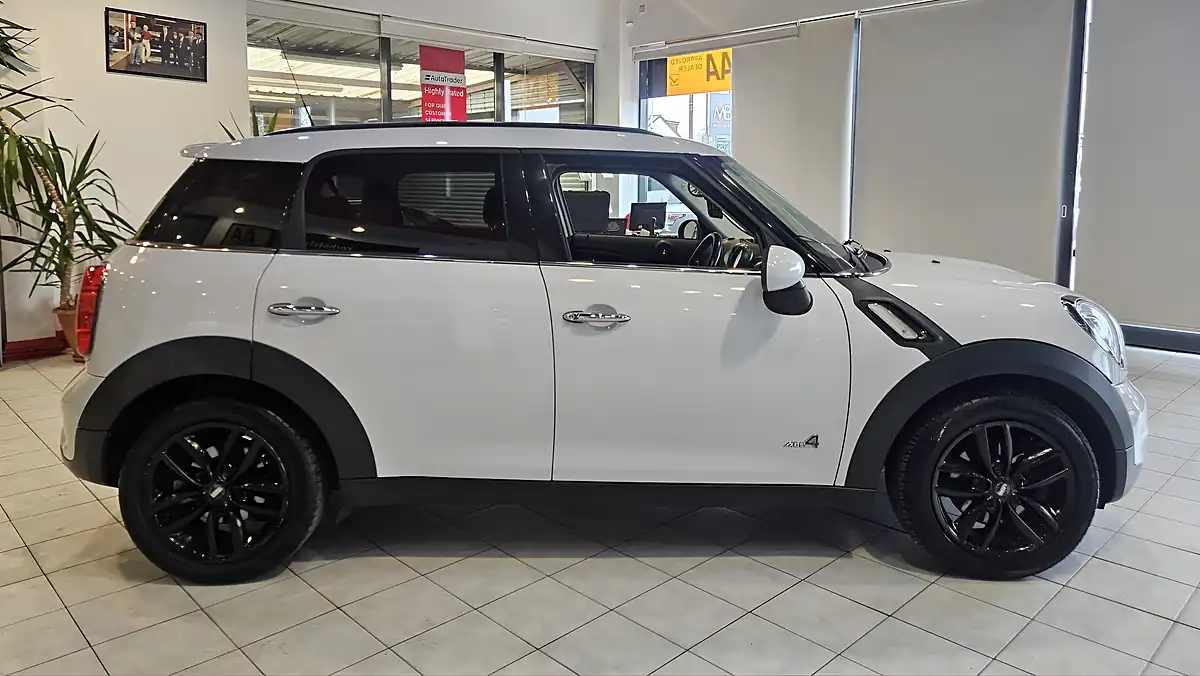 Used 2012 MINI Countryman ALL4 White - Interior and Exterior details 9