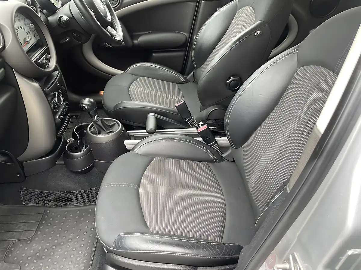 Used 2012 MINI Countryman Chili Ii Pack Crystal Silver Metallic - Interior and Exterior details 10