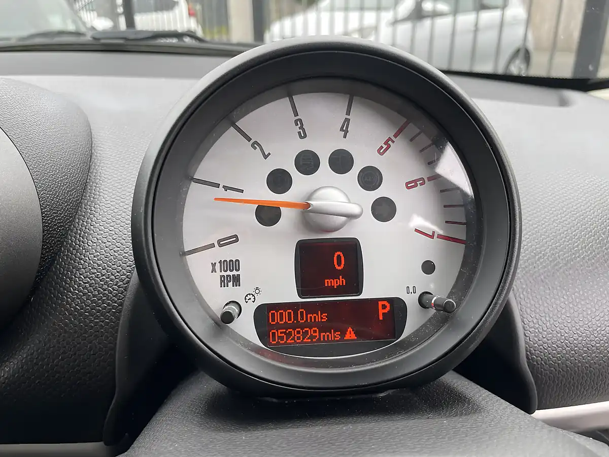 Used 2012 MINI Countryman Chili Ii Pack Crystal Silver Metallic - Interior and Exterior details 17