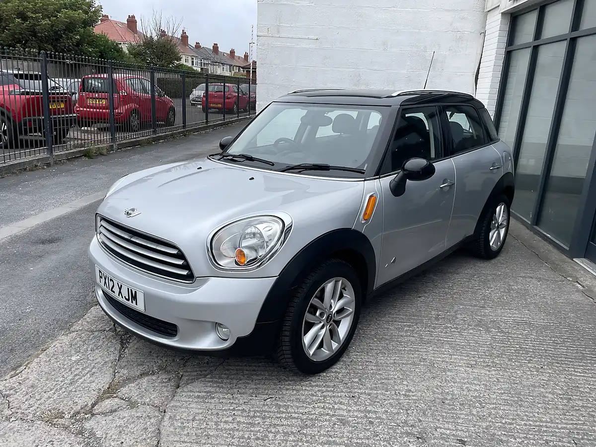 Used 2012 MINI Countryman Chili Ii Pack Crystal Silver Metallic - Interior and Exterior details 4