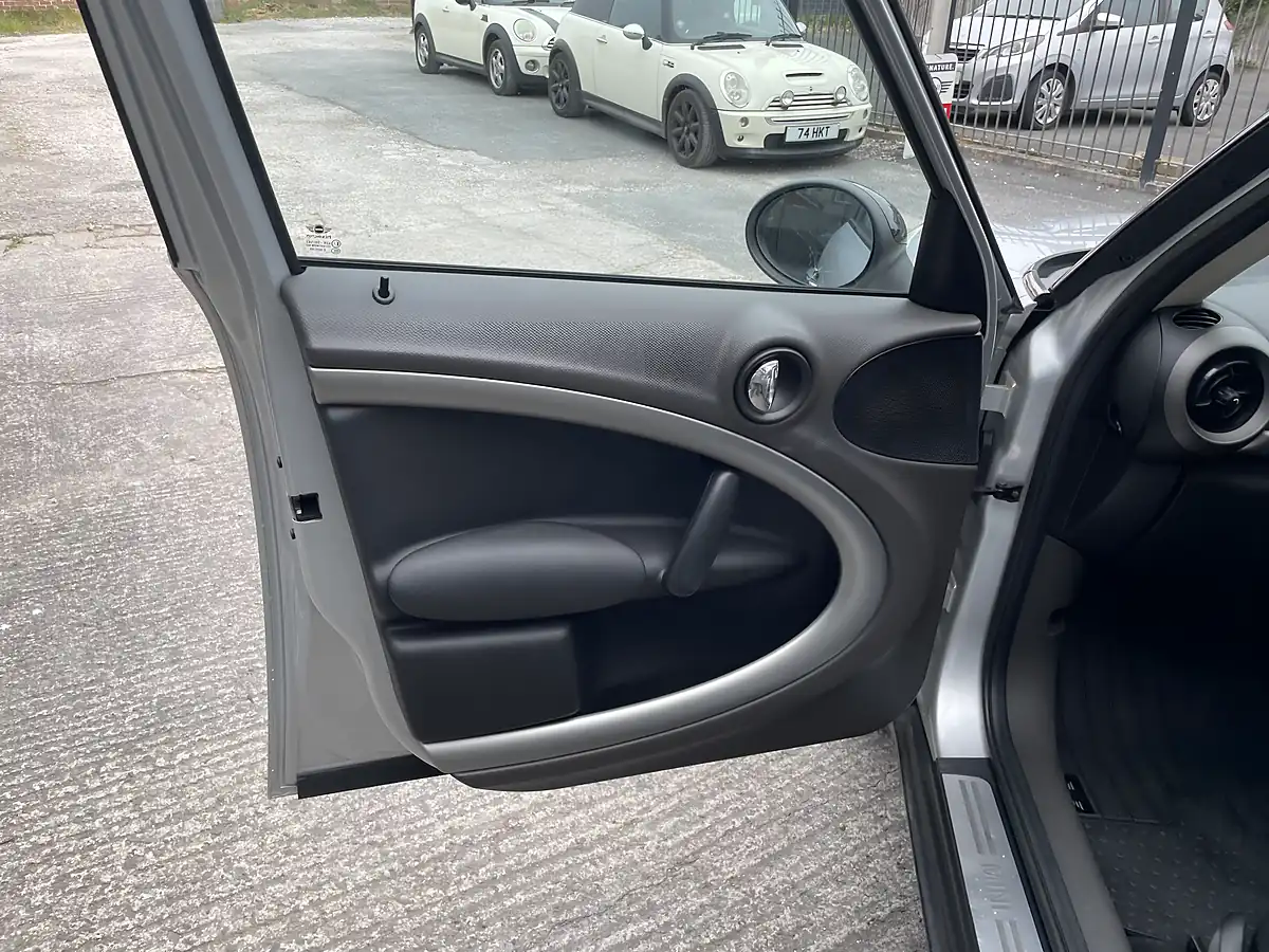 Used 2012 MINI Countryman Chili Ii Pack Crystal Silver Metallic - Interior and Exterior details 8