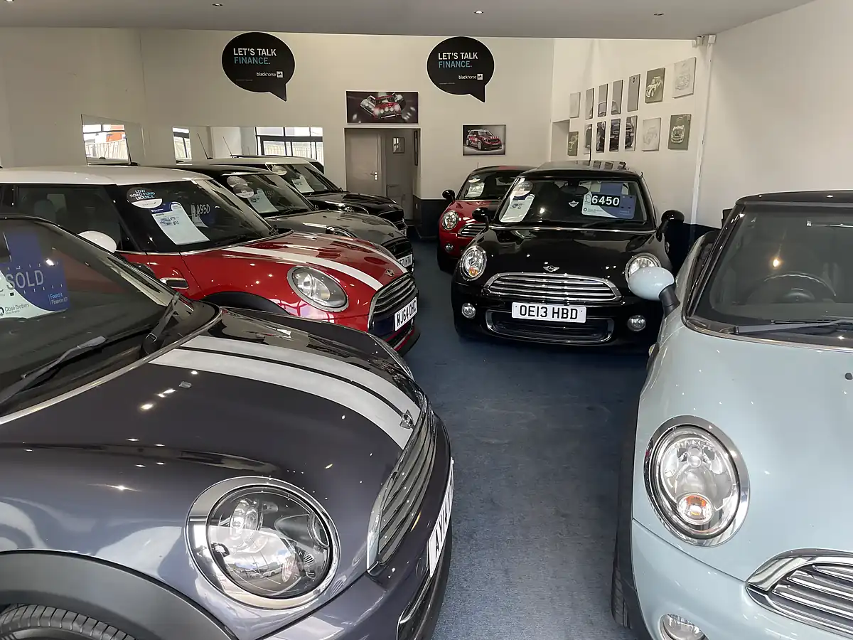 Used 2012 MINI Countryman Cooper (chili Ii Pack) Crystal Silver Metallic - Interior and Exterior details 15