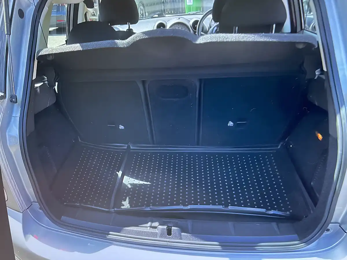 Used 2012 MINI Countryman Cooper (chili Ii Pack) Crystal Silver Metallic - Interior and Exterior details 5
