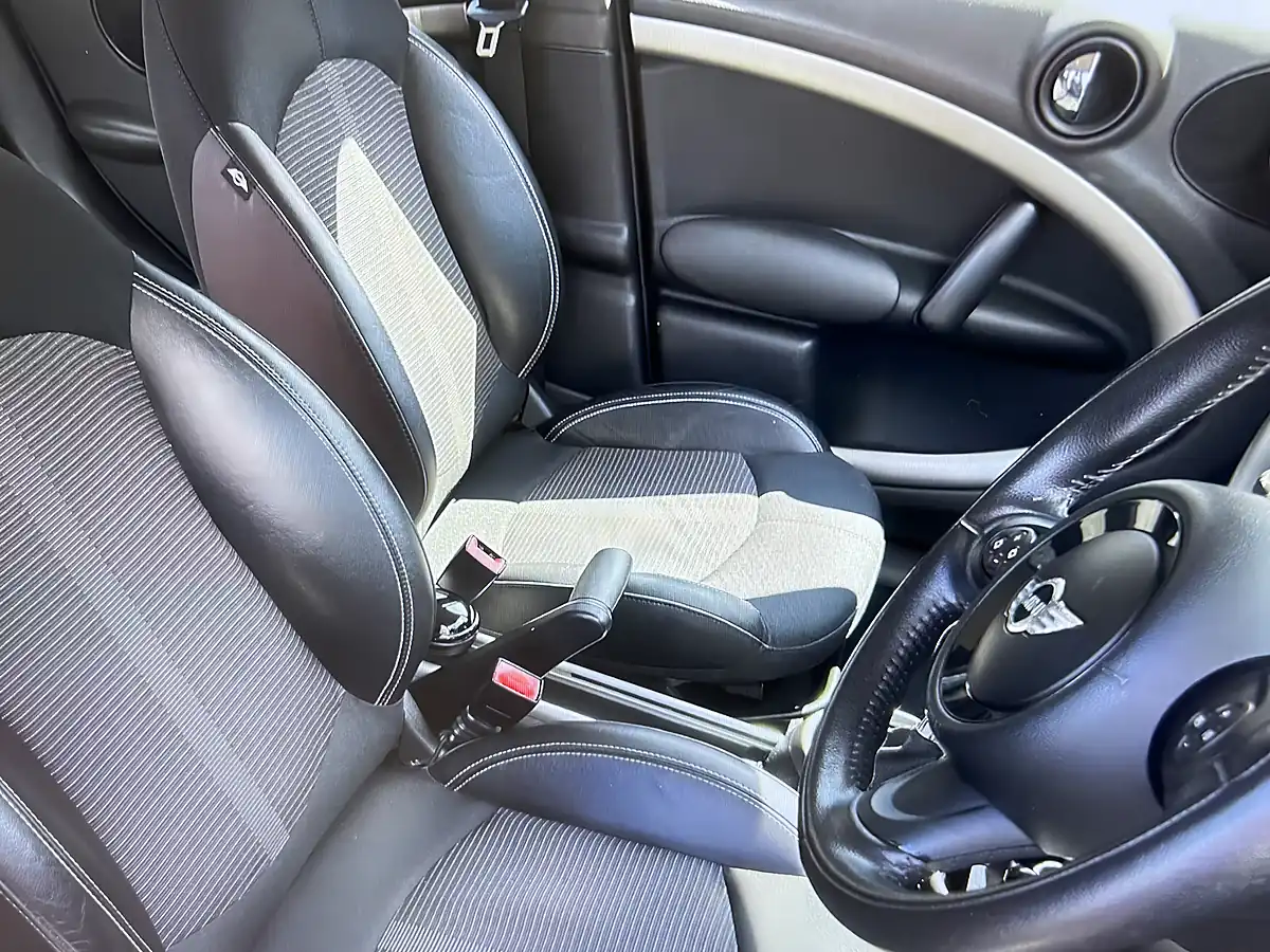 Used 2012 MINI Countryman Cooper (chili Ii Pack) Crystal Silver Metallic - Interior and Exterior details 7