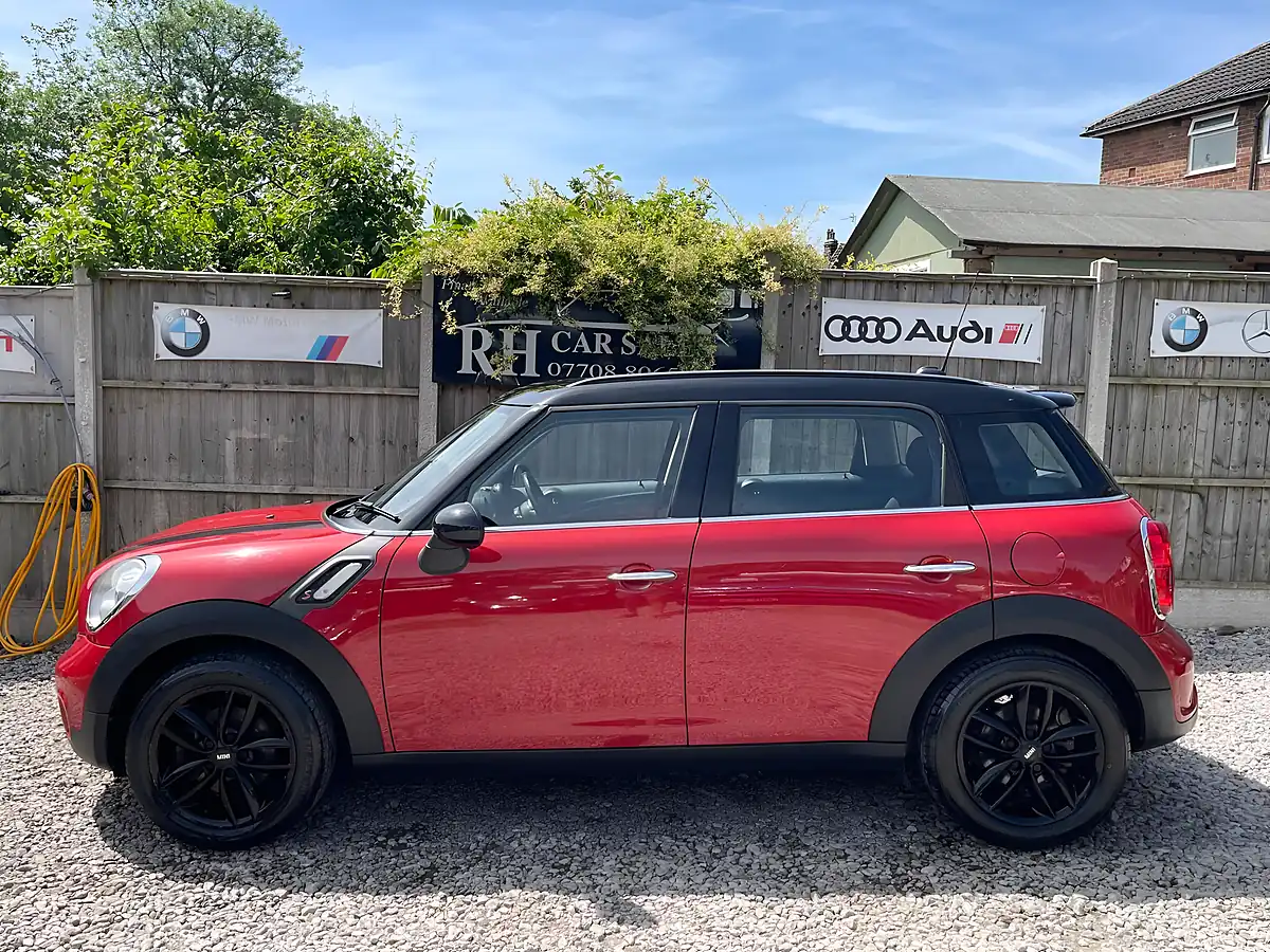 Used 2012 MINI Countryman Cooper Red - Interior and Exterior details 14