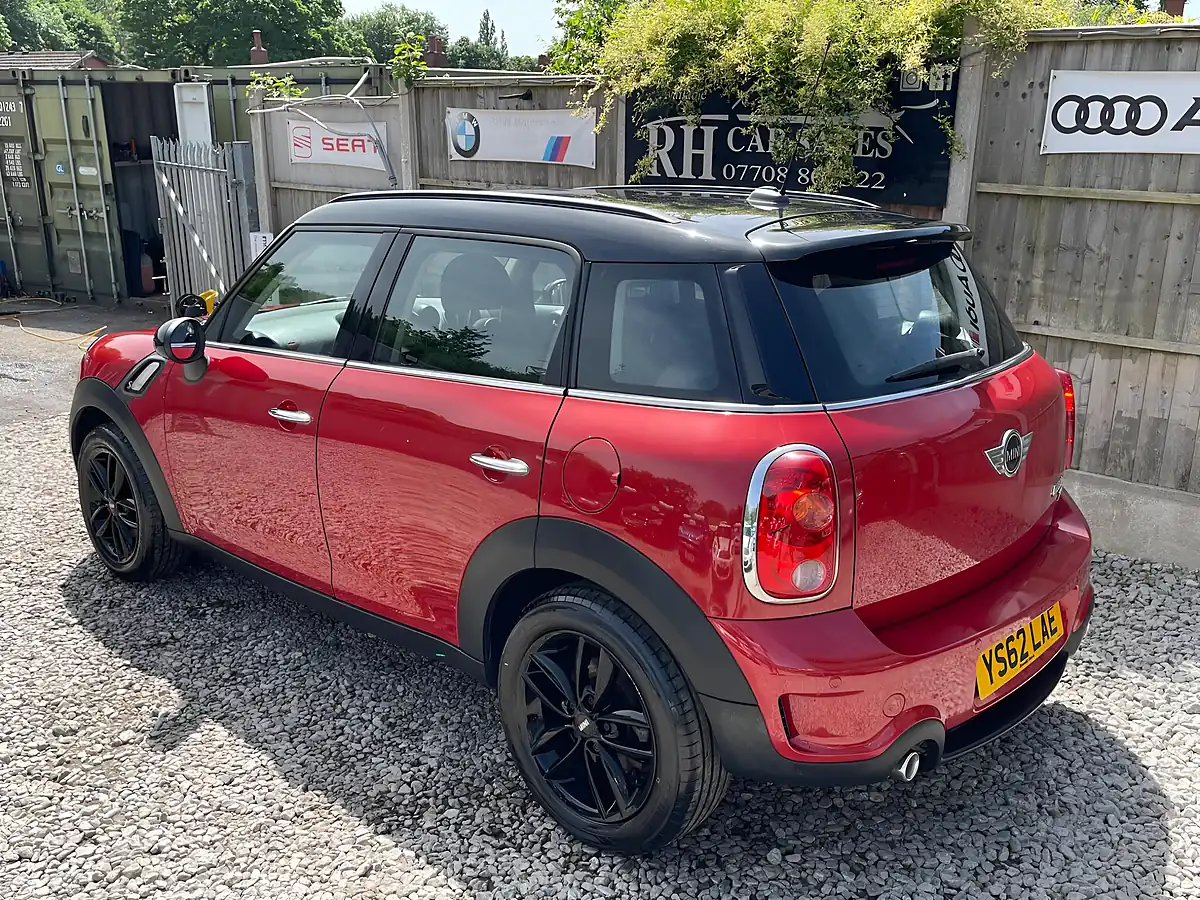 Used 2012 MINI Countryman Cooper Red - Interior and Exterior details 7