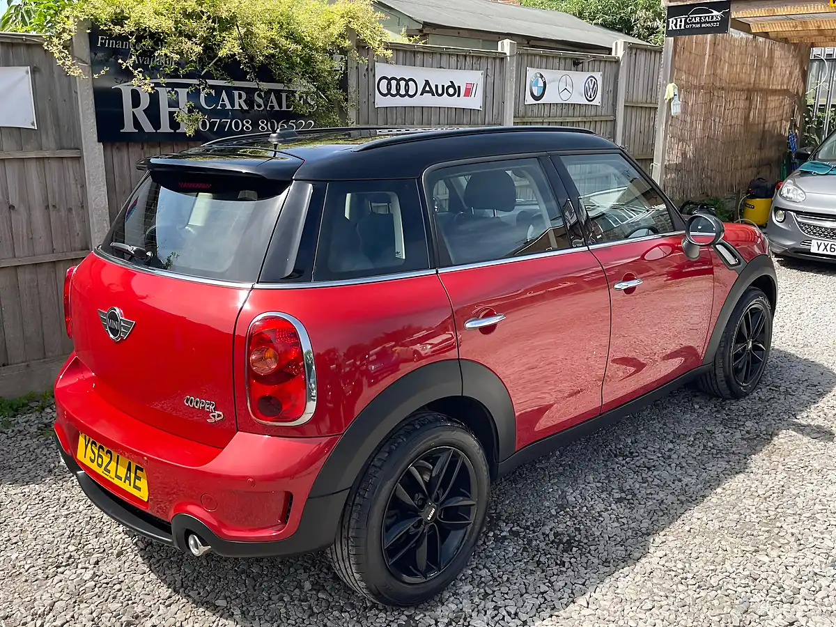 Used 2012 MINI Countryman Cooper Red - Interior and Exterior details 9