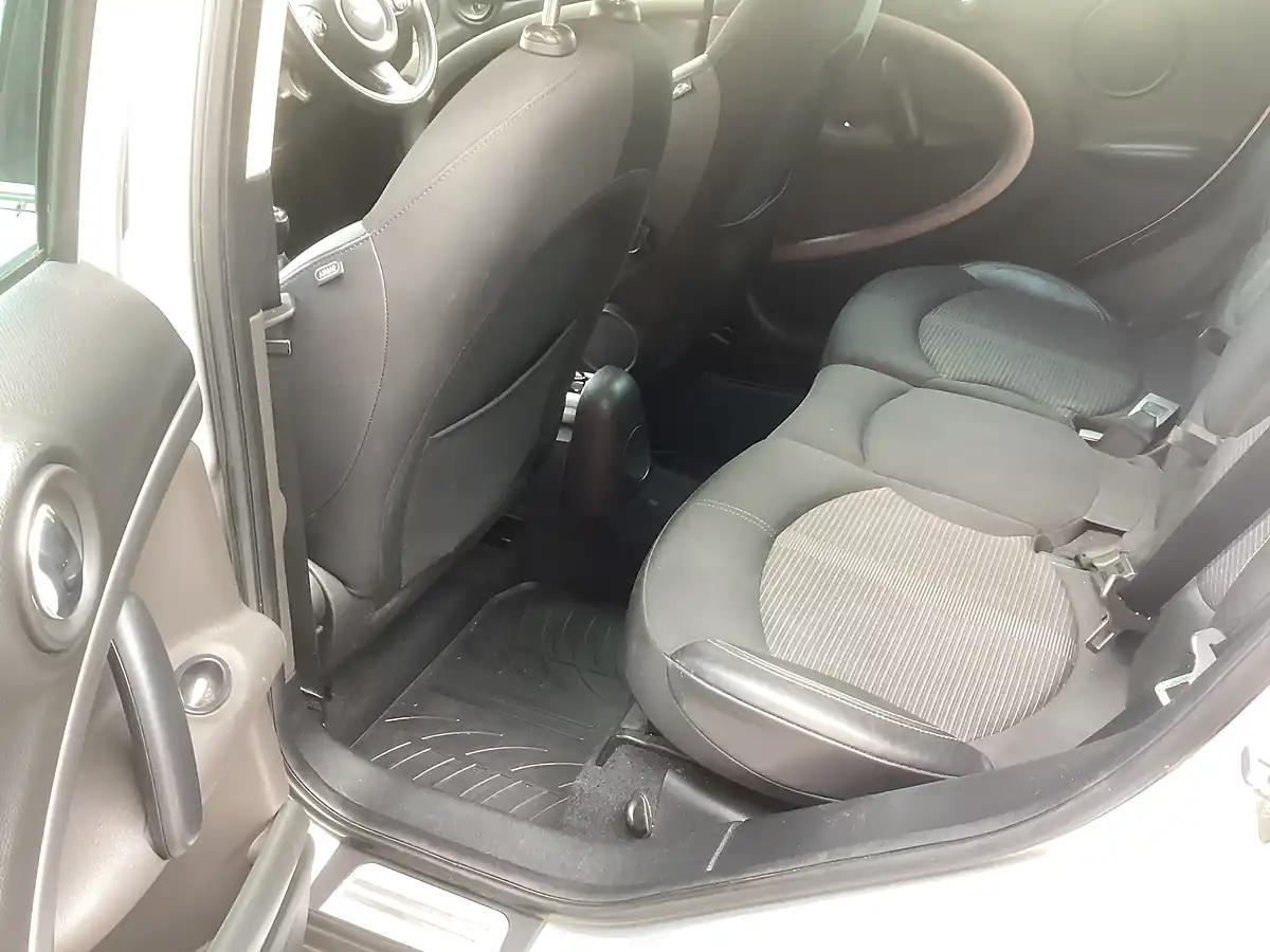 Used 2012 MINI Countryman Cooper Silver - Interior and Exterior details 11