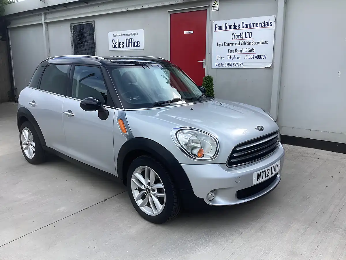 Used 2012 MINI Countryman Cooper Silver - Interior and Exterior details 3