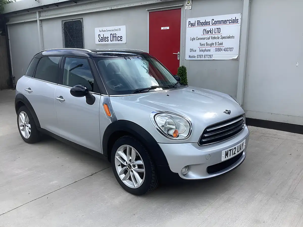 Used 2012 MINI Countryman Cooper Silver - Interior and Exterior details 6