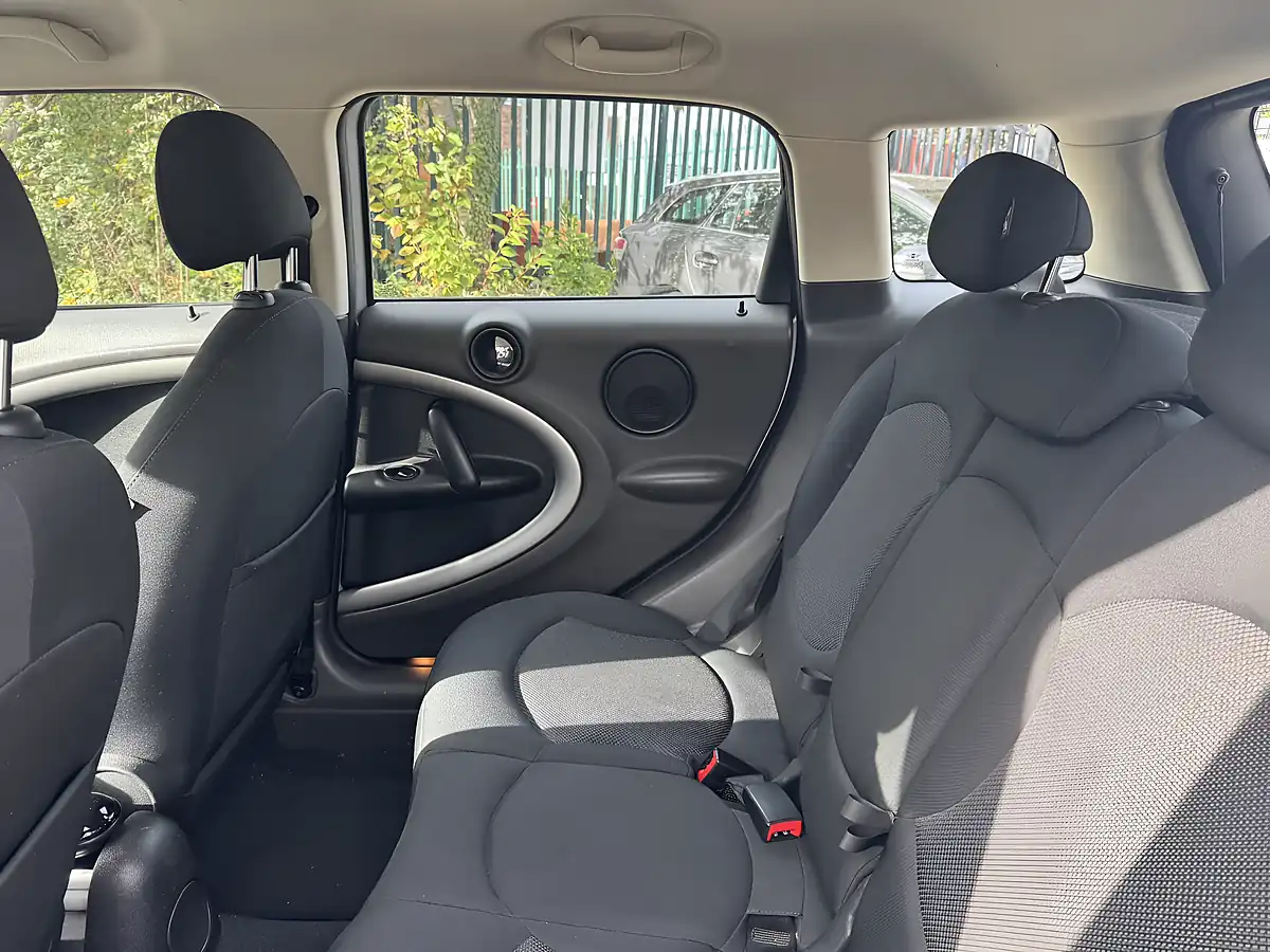 Used 2012 MINI Countryman Cooper Silver - Interior and Exterior details 11