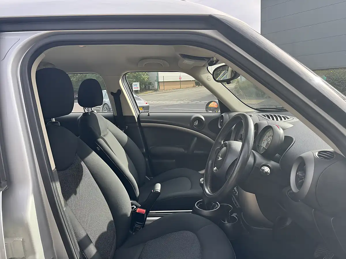 Used 2012 MINI Countryman Cooper Silver - Interior and Exterior details 16