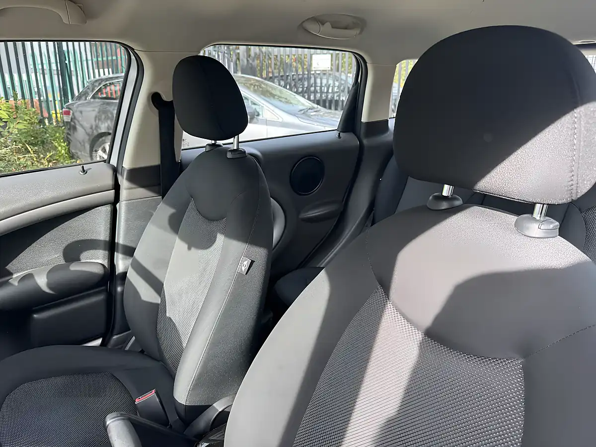 Used 2012 MINI Countryman Cooper Silver - Interior and Exterior details 18