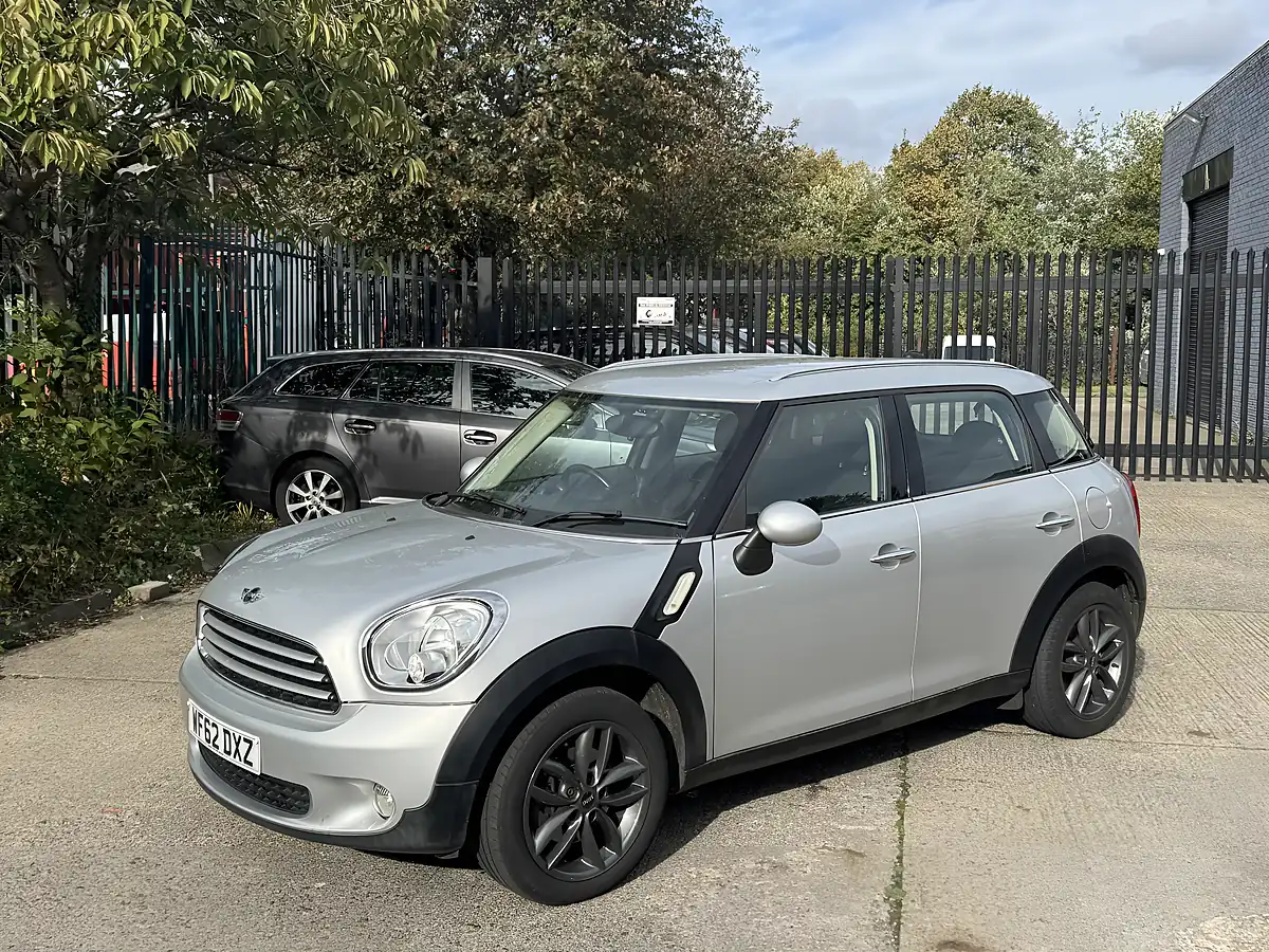 Used 2012 MINI Countryman Cooper Silver - Interior and Exterior details 3