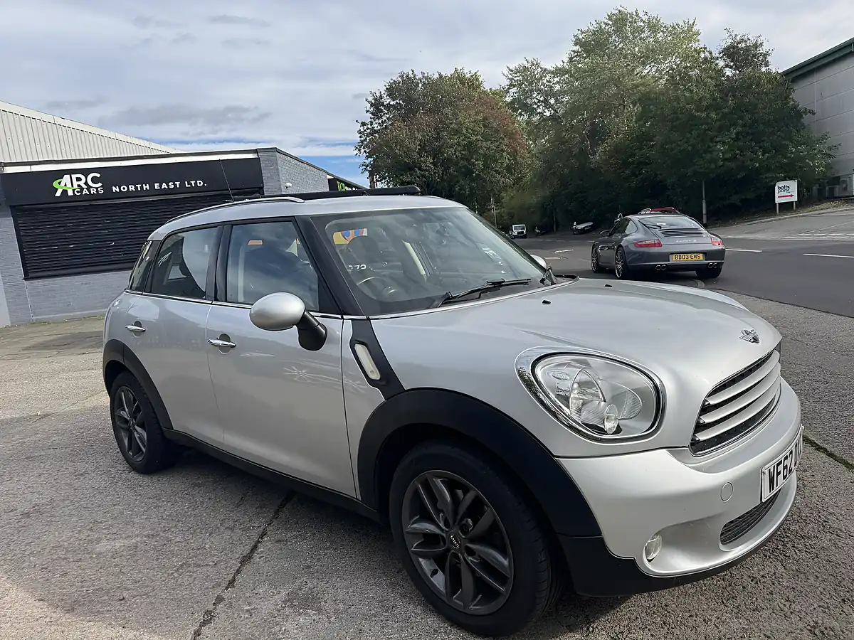 Used 2012 MINI Countryman Cooper Silver - Interior and Exterior details 8