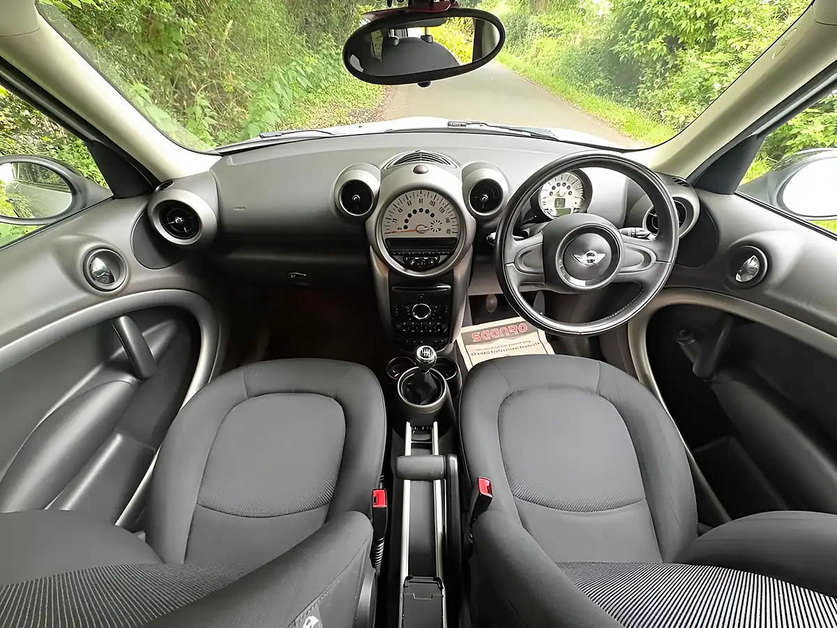 Used 2012 MINI Countryman Cooper White - Interior and Exterior details 10