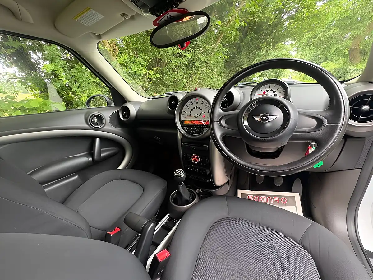 Used 2012 MINI Countryman Cooper White - Interior and Exterior details 14