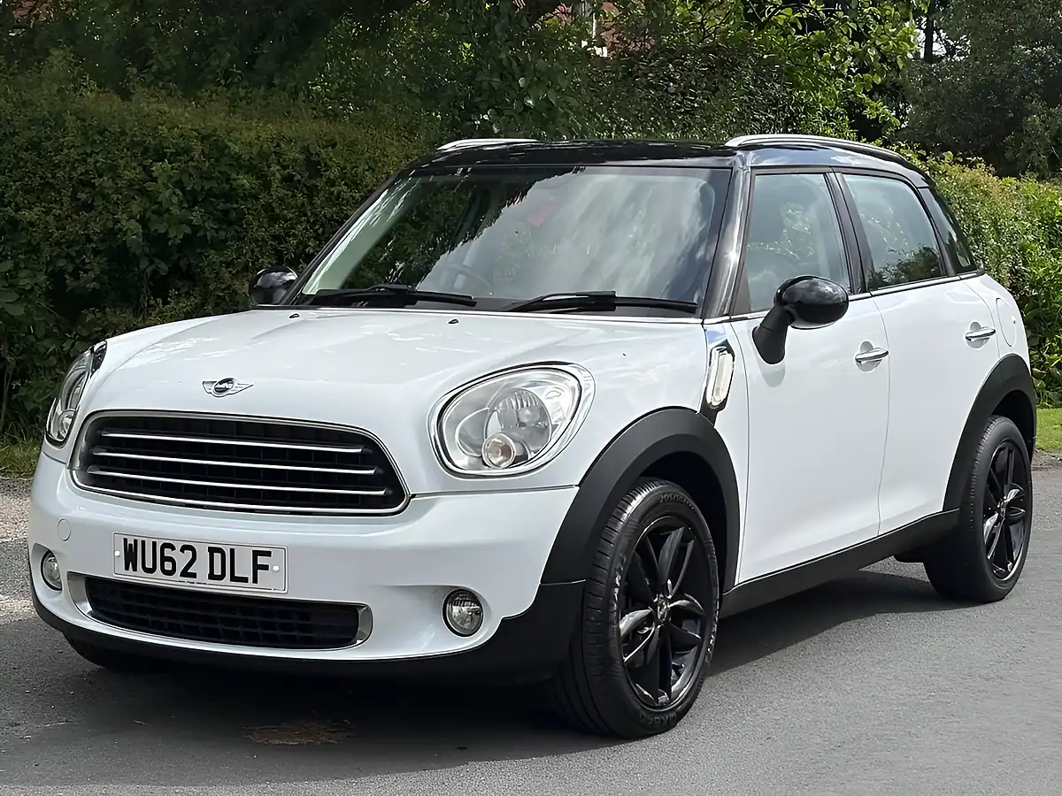 Used 2012 MINI Countryman Cooper White - Interior and Exterior details 3