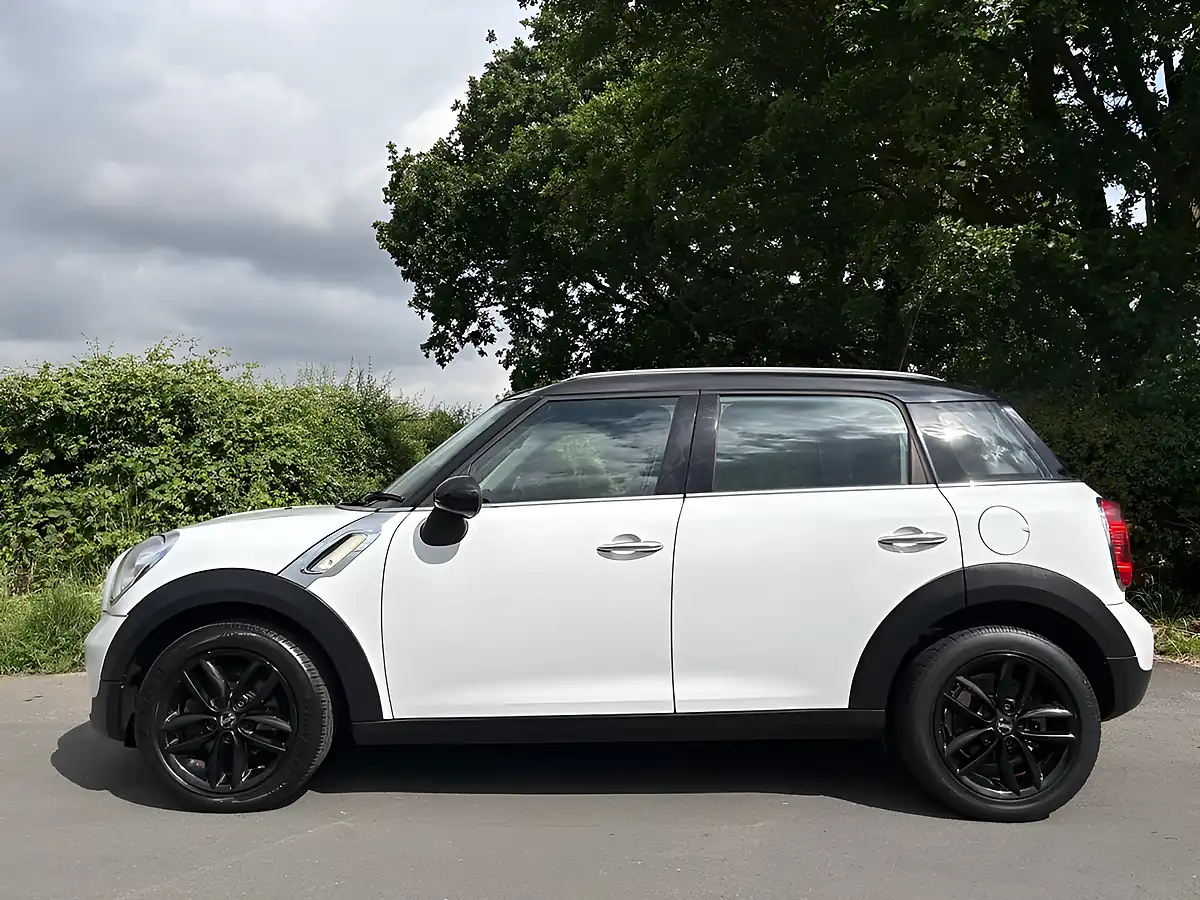 Used 2012 MINI Countryman Cooper White - Interior and Exterior details 4