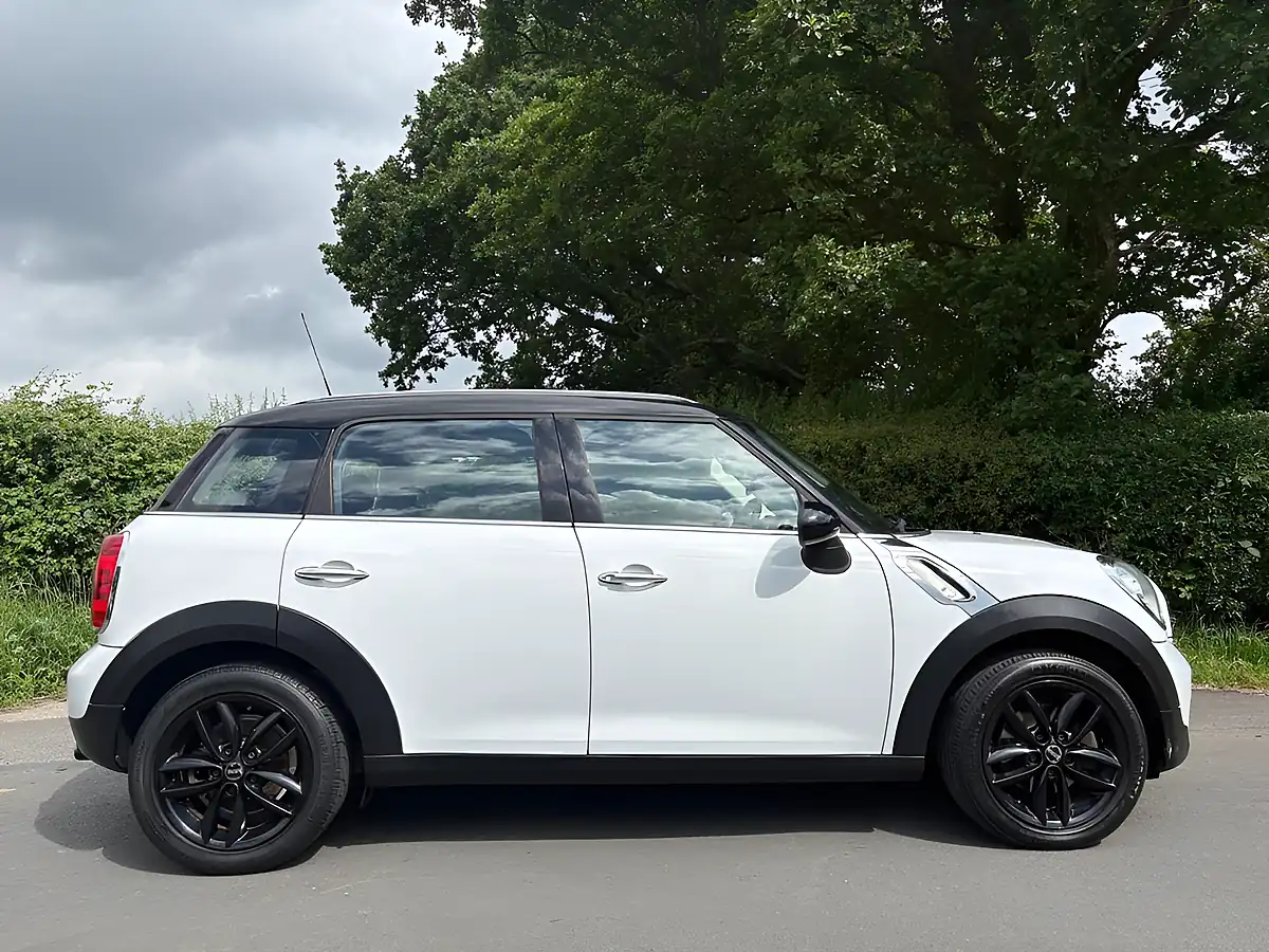 Used 2012 MINI Countryman Cooper White - Interior and Exterior details 5