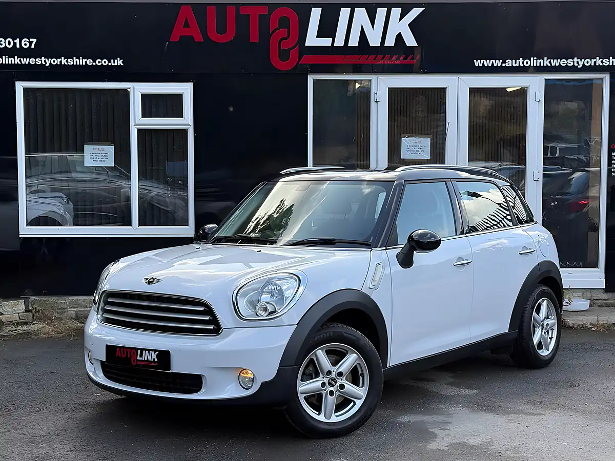 Used 2012 MINI Countryman Cooper White - Front View