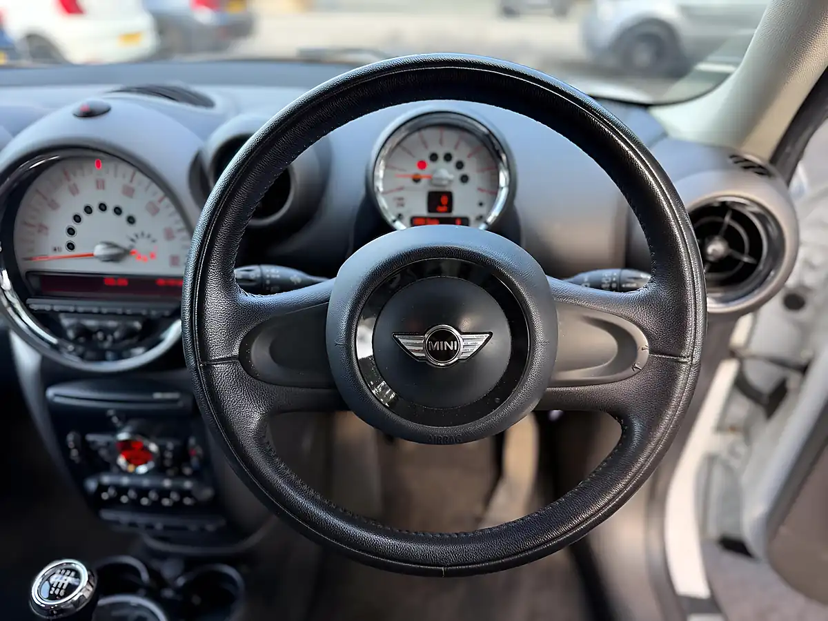 Used 2012 MINI Countryman Cooper White - Interior and Exterior details 14