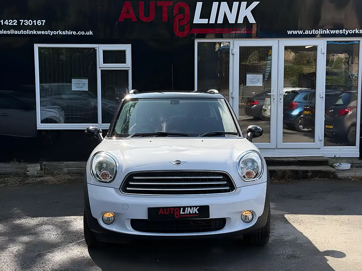 Used 2012 MINI Countryman Cooper White - Interior and Exterior details 2