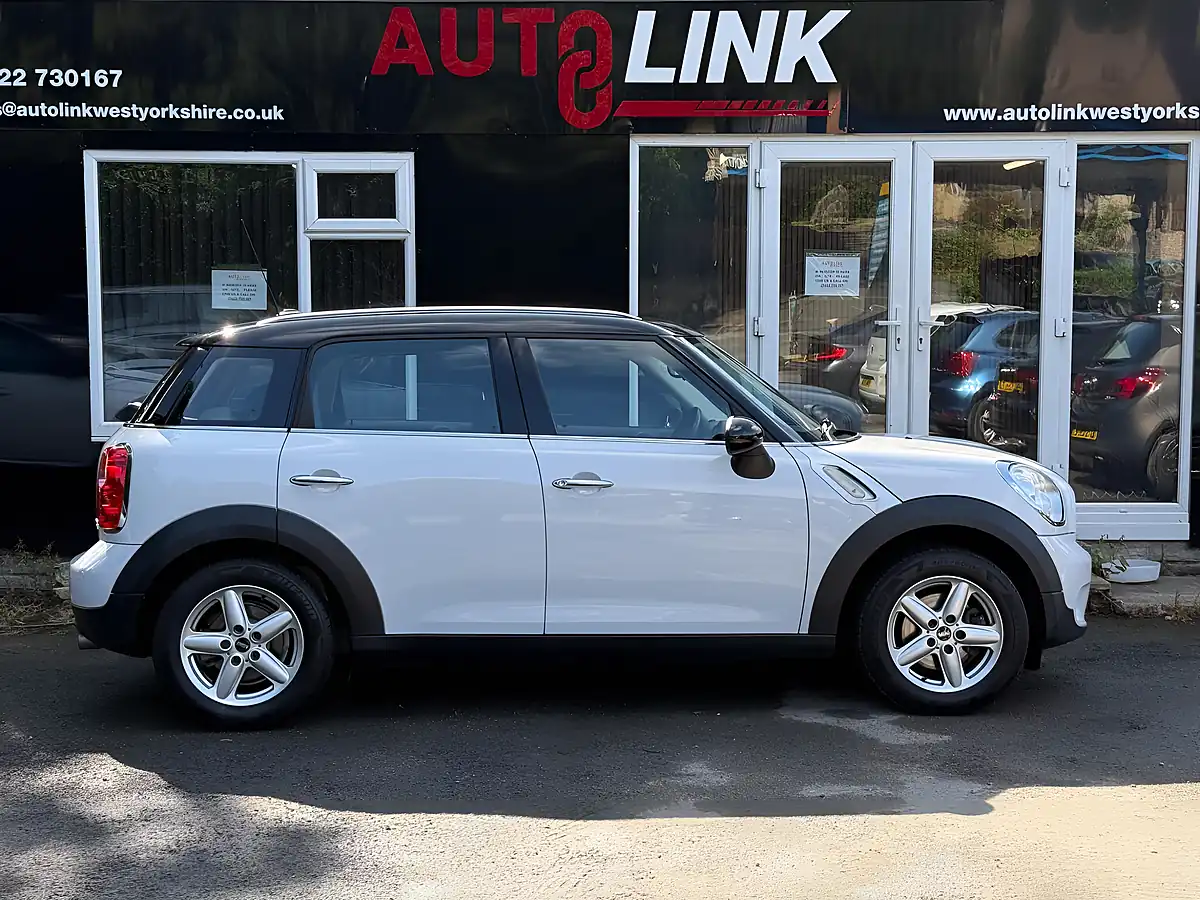Used 2012 MINI Countryman Cooper White - Interior and Exterior details 3