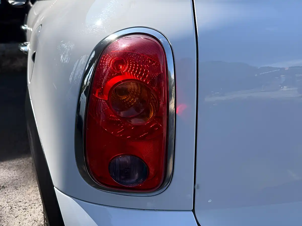 Used 2012 MINI Countryman Cooper White - Interior and Exterior details 9