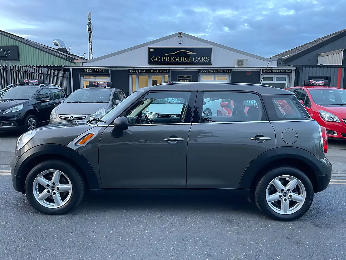 Used 2012 MINI Countryman One D Grey - Interior and Exterior details 5