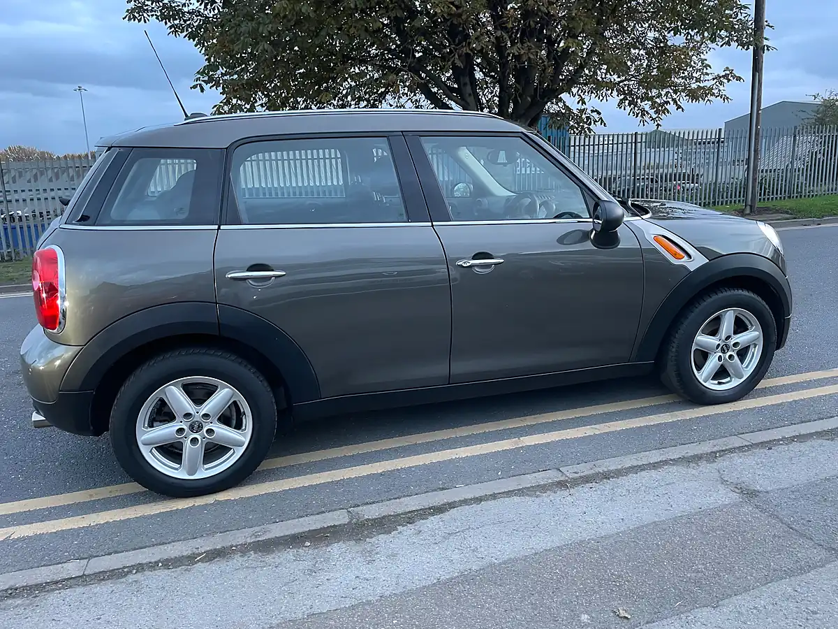 Used 2012 MINI Countryman One D Grey - Interior and Exterior details 6