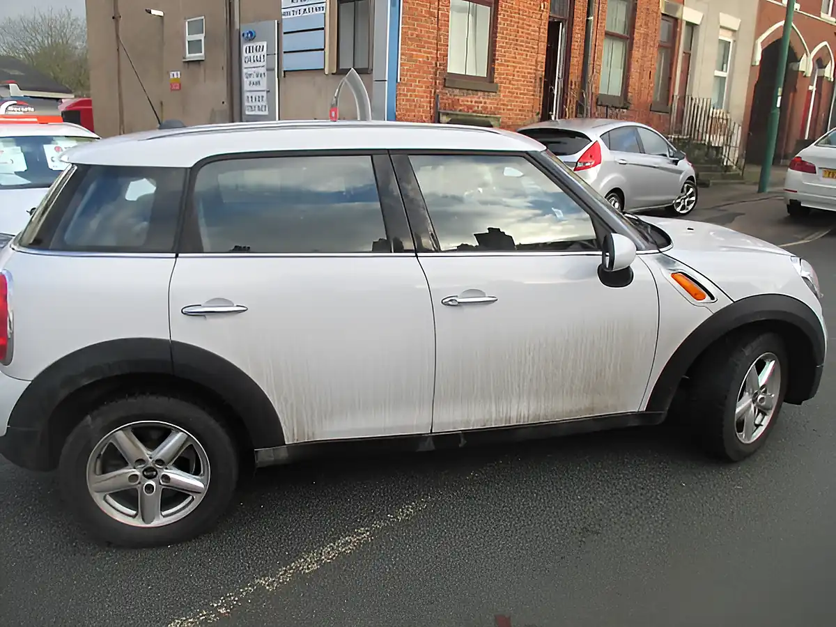 Used 2012 MINI Countryman One White - Interior and Exterior details 4