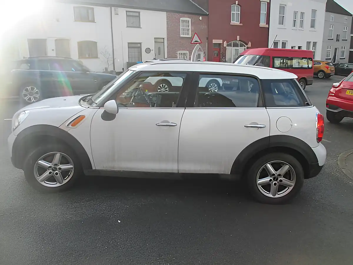 Used 2012 MINI Countryman One White - Interior and Exterior details 5