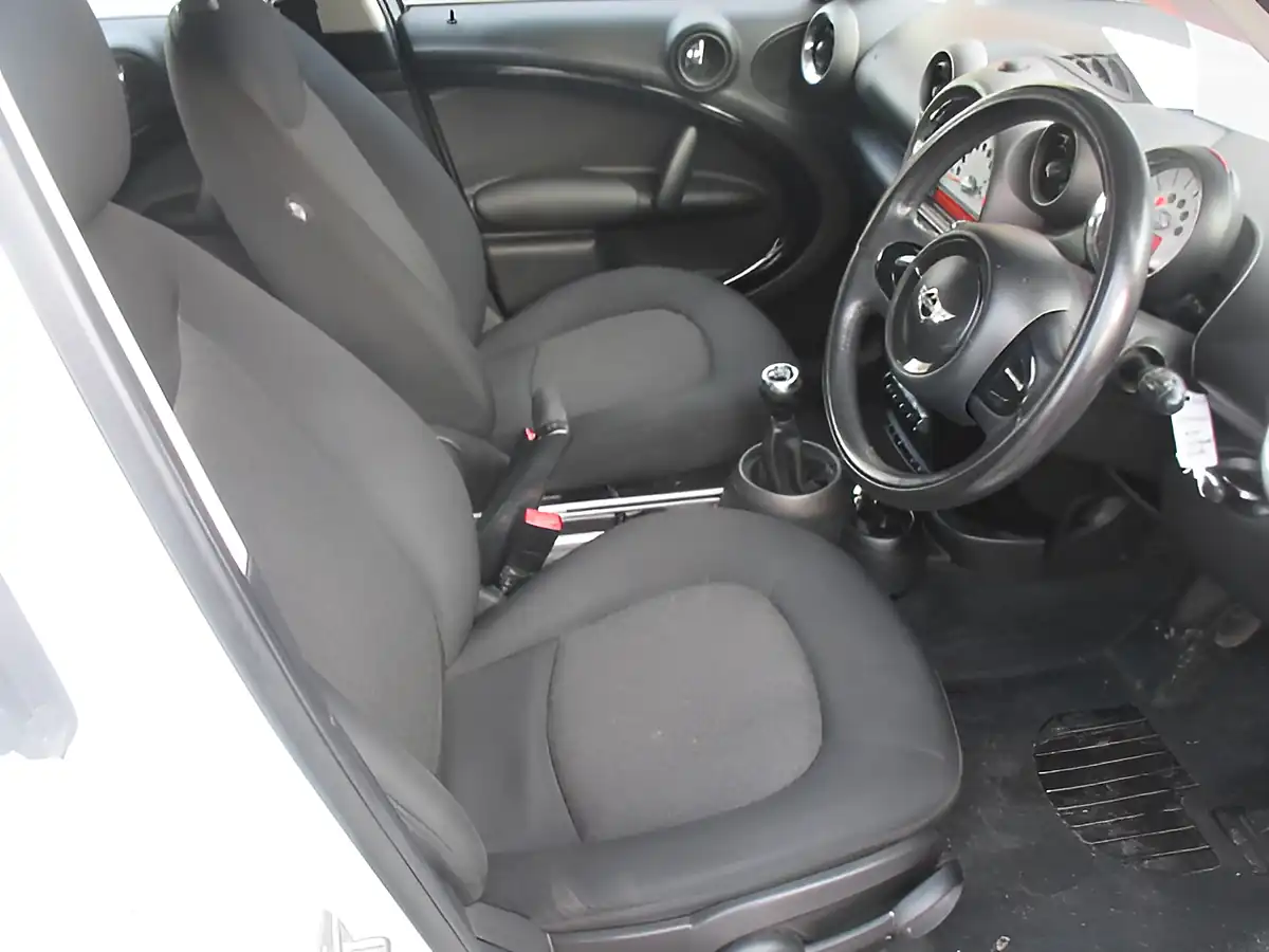 Used 2012 MINI Countryman One White - Interior and Exterior details 8