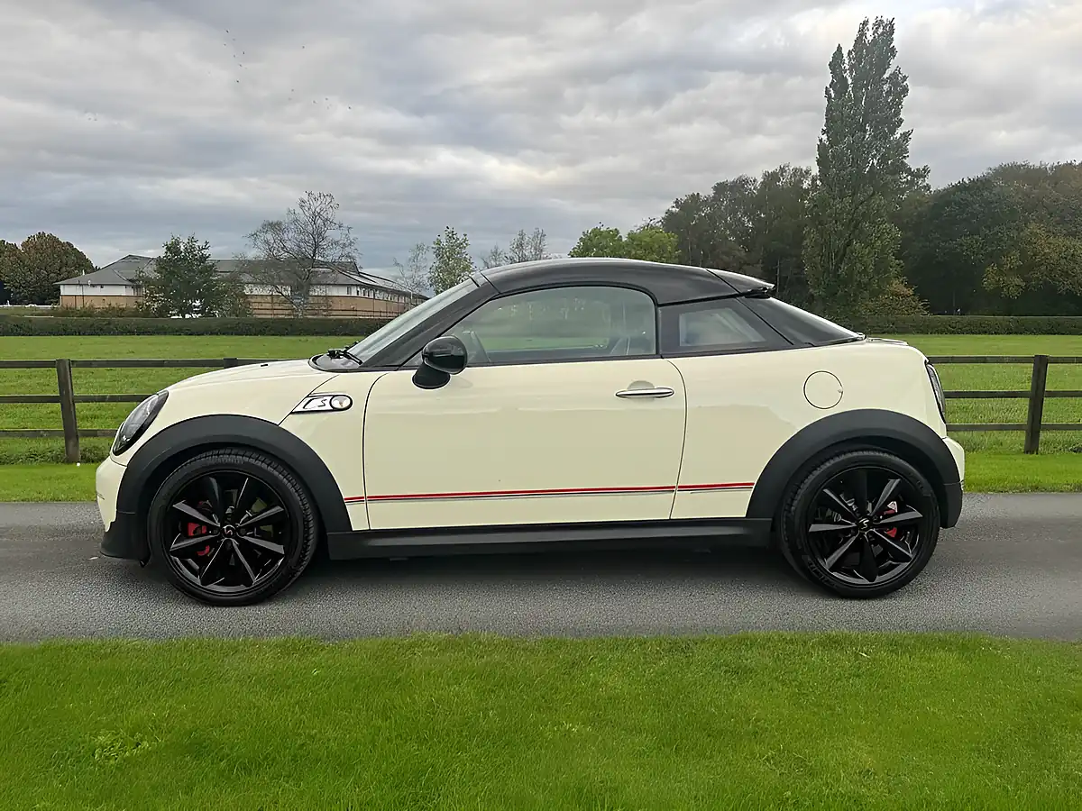 Used 2012 MINI Coupe Cooper S White - Interior and Exterior details 6