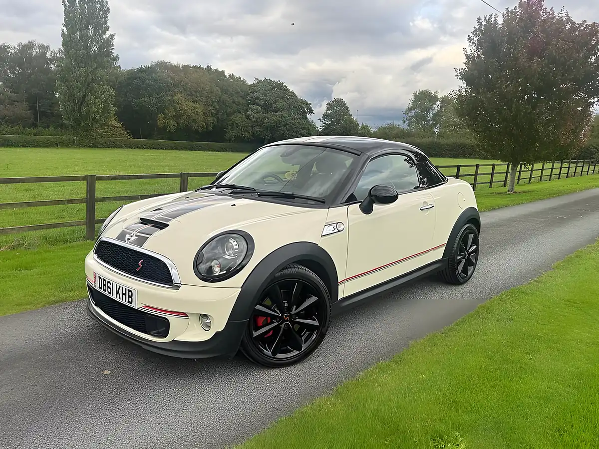 Used 2012 MINI Coupe Cooper S White - Interior and Exterior details 7
