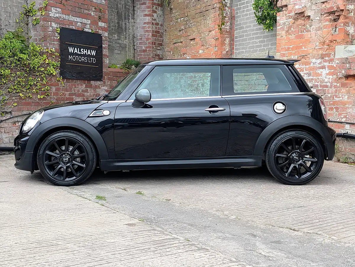 Used 2012 MINI Hatch Bayswater Black - Interior and Exterior details 11