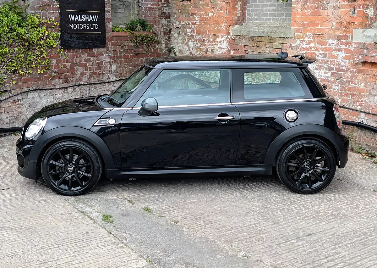 Used 2012 MINI Hatch Bayswater Black - Interior and Exterior details 12