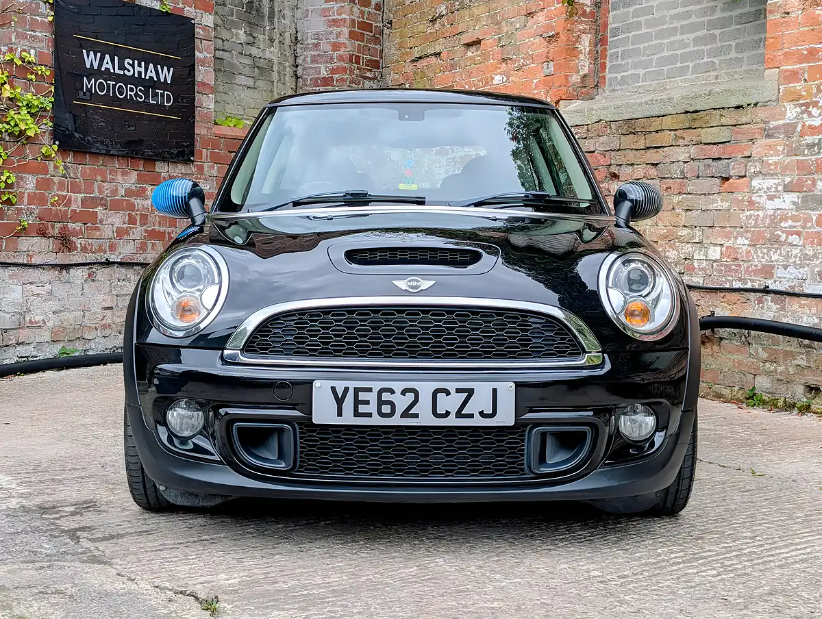 Used 2012 MINI Hatch Bayswater Black - Interior and Exterior details 2