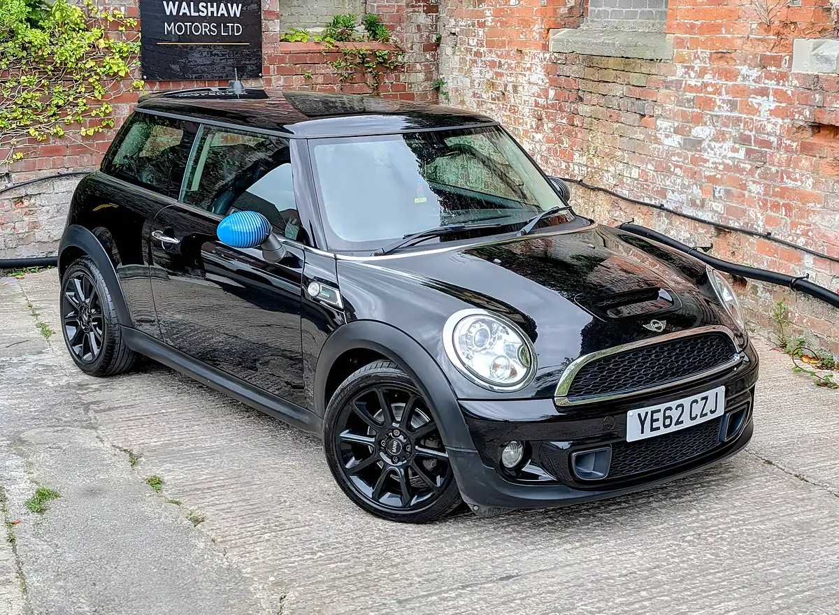 Used 2012 MINI Hatch Bayswater Black - Interior and Exterior details 3