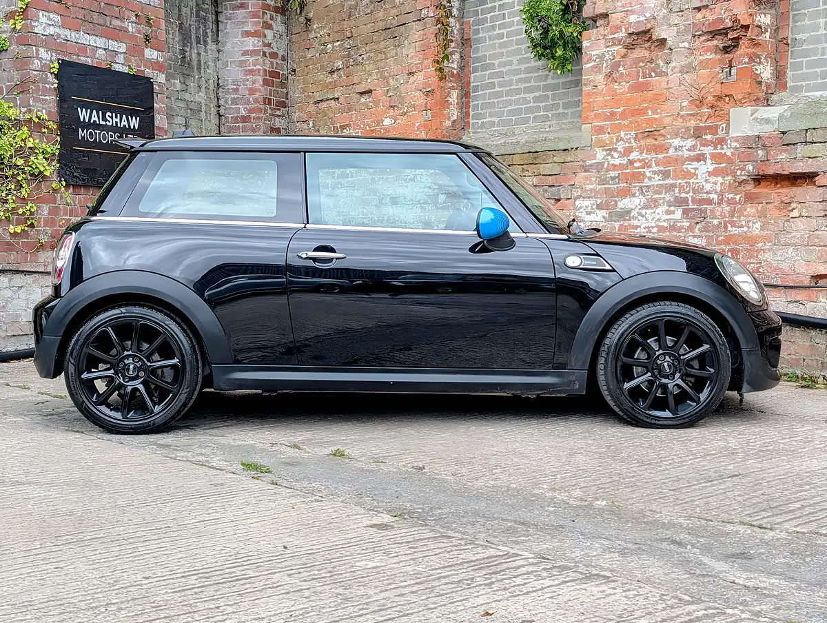 Used 2012 MINI Hatch Bayswater Black - Interior and Exterior details 4