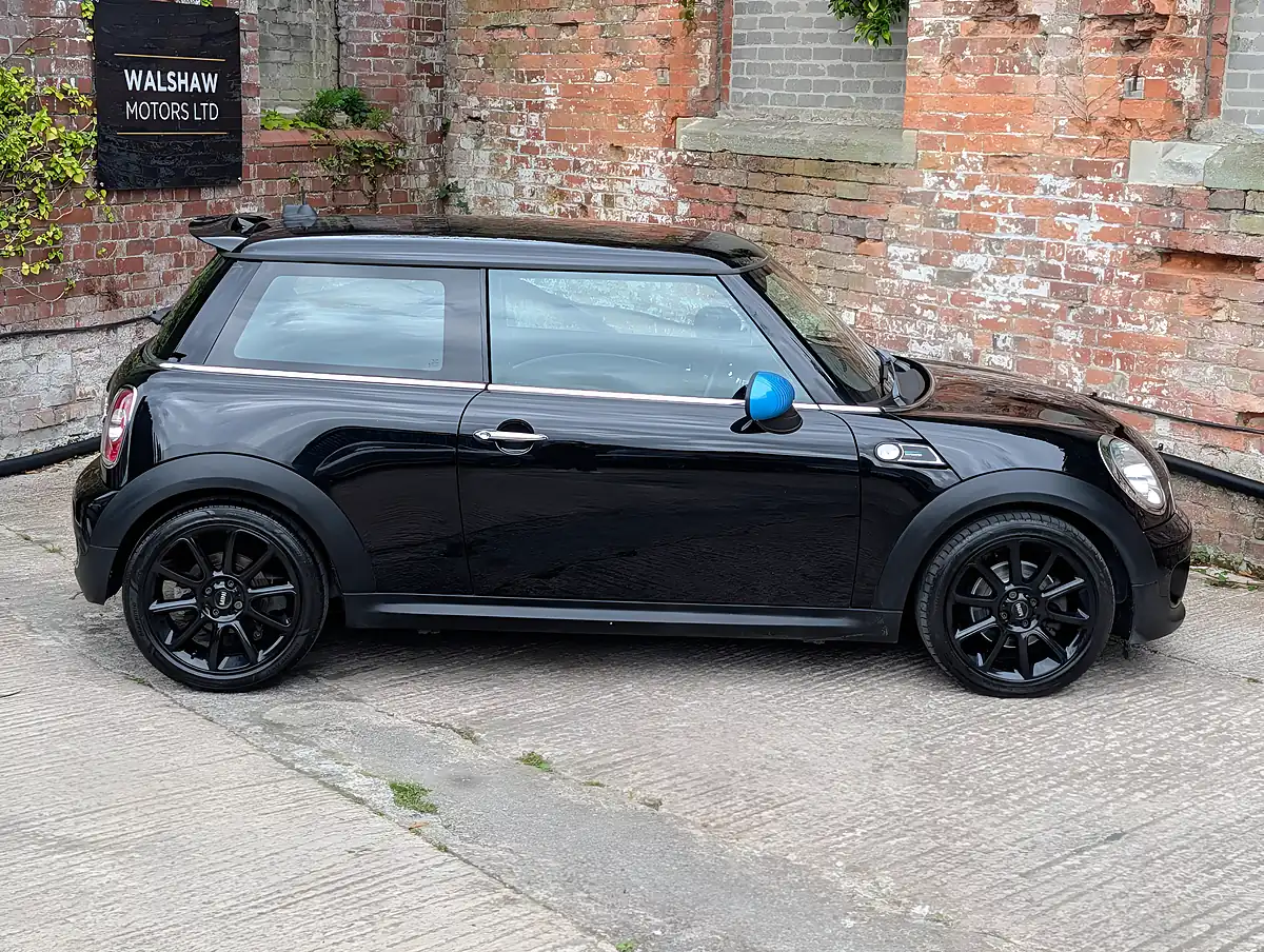 Used 2012 MINI Hatch Bayswater Black - Interior and Exterior details 5