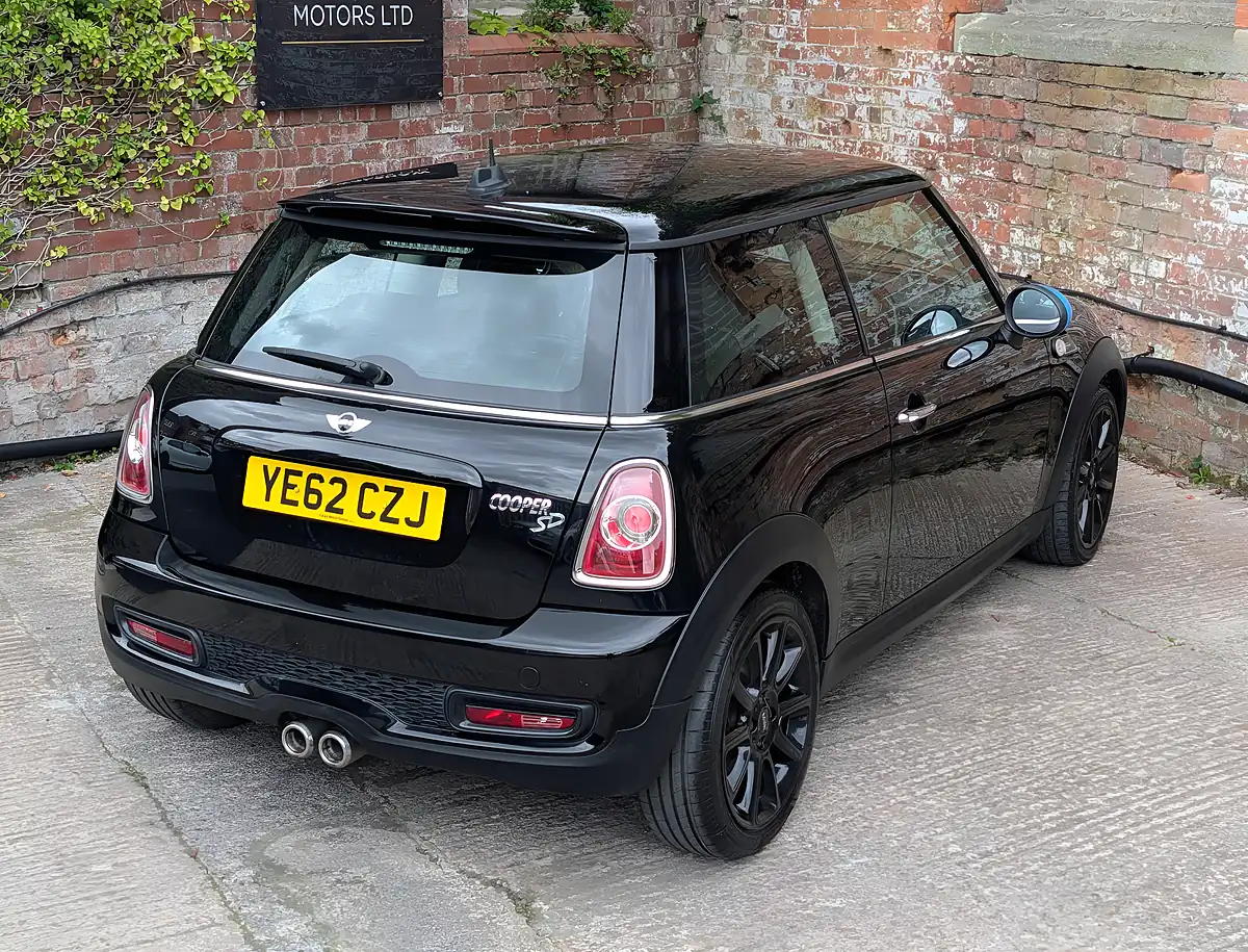 Used 2012 MINI Hatch Bayswater Black - Interior and Exterior details 7
