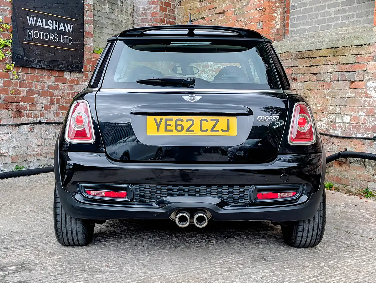 Used 2012 MINI Hatch Bayswater Black - Interior and Exterior details 8